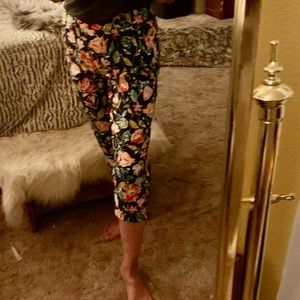 Floral cotton capris Size small 4/6